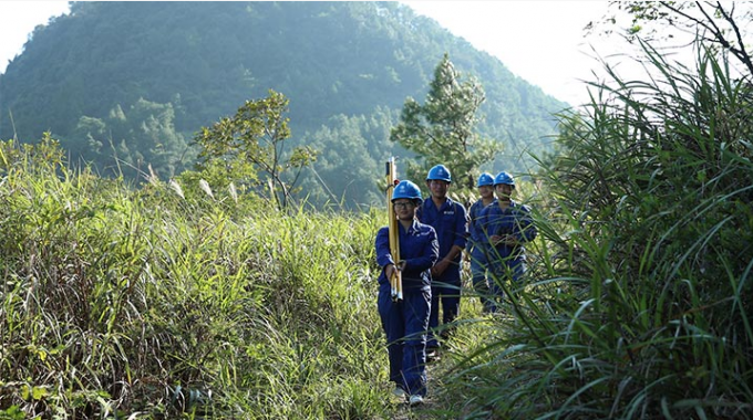 大山深处送电人