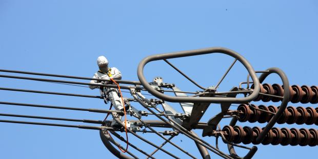 建设特高压直流输电线路需研究哪些关键技术？