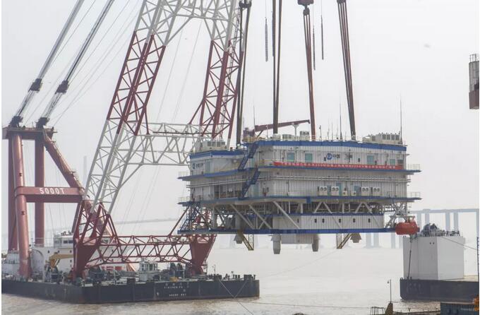 三峡新能源大丰300MW海上风电项目升压站装船吊装发运